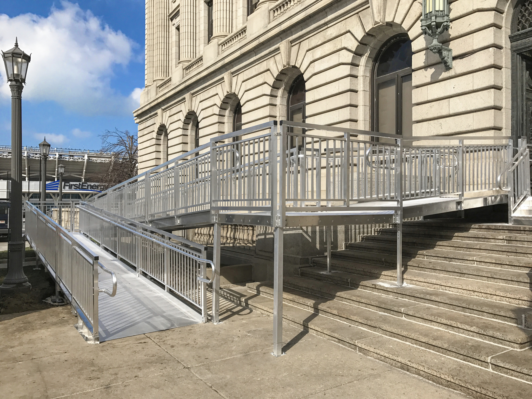 Modular ADA-compliant wheelchair ramp providing an accessible entrance to a courthouse