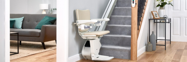 A straight stairlift at the bottom of a staircase